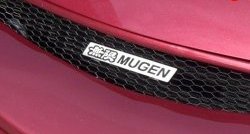 Эмблема (шильдик) решетки радиатора Mugen Honda Mobilio 2 DD4,DD5 1-ый рестайлинг (2017-2019)