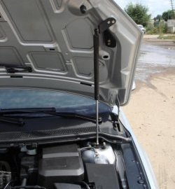 2 249 р. Упор капота Sport  Ford Focus  2 (2004-2008)  седан дорестайлинг, универсал дорестайлинг, хэтчбэк 3 дв. дорестайлинг, хэтчбэк 5 дв. дорестайлинг (Без кронштейна)  с доставкой в г. Пермь. Увеличить фотографию 2
