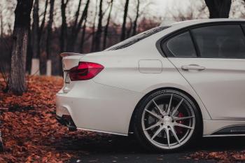 5 999 р. Накладки M-Perfomance под задний бампер (мини-лезвия)  BMW 3 серия  F30 (2012-2018) седан дорестайлинг, седан рестайлинг (цвет: черный матовый)  с доставкой в г. Пермь. Увеличить фотографию 5