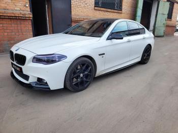 9 899 р. Пластиковые накладки порогов М-Perfomance  BMW 5 серия  F10 (2009-2017) седан дорестайлинг, рестайлинг, седан (цвет: черный глянец)  с доставкой в г. Пермь. Увеличить фотографию 4