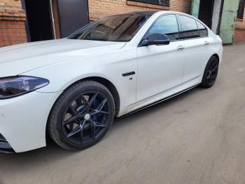9 899 р. Пластиковые накладки порогов М-Perfomance  BMW 5 серия  F10 (2009-2017) седан дорестайлинг, рестайлинг, седан (цвет: черный глянец)  с доставкой в г. Пермь. Увеличить фотографию 5