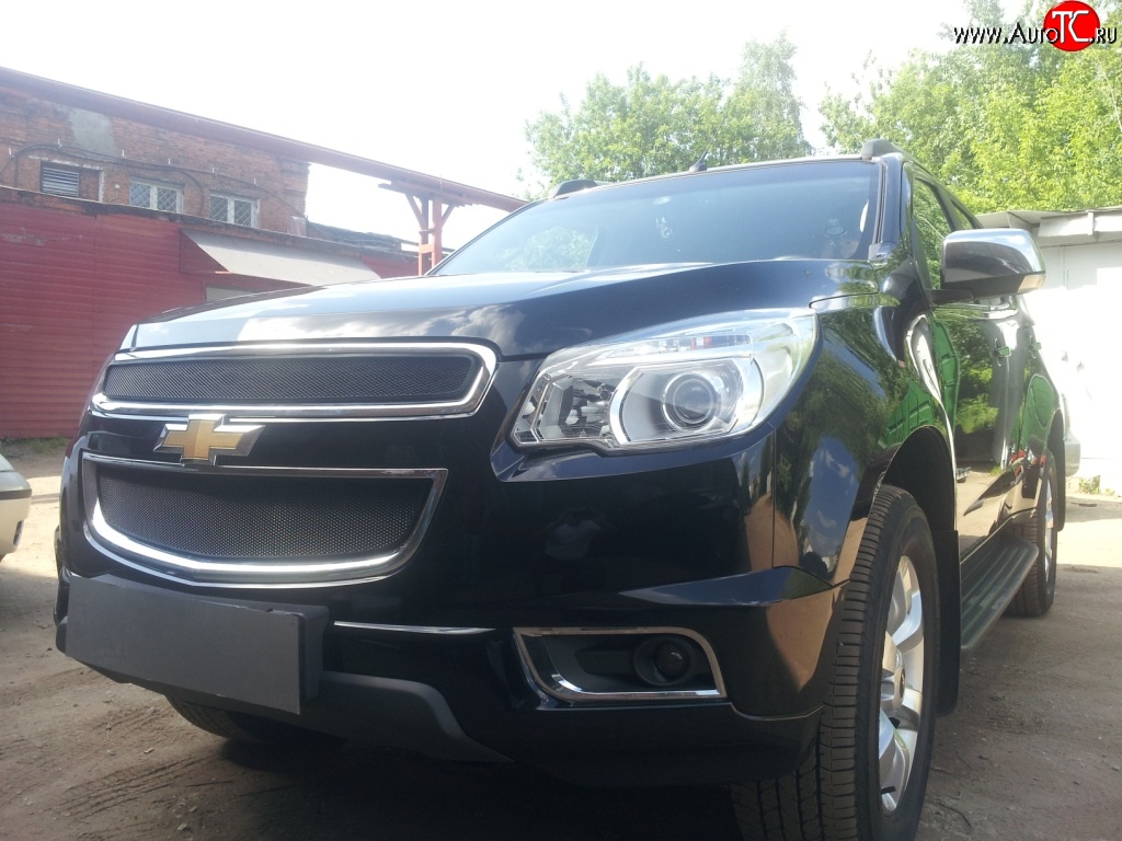 1 469 р. Сетка в решетку радиатора (верхняя) Russtal Chevrolet Trailblazer GM800 дорестайлинг (2012-2016) (черная)  с доставкой в г. Пермь