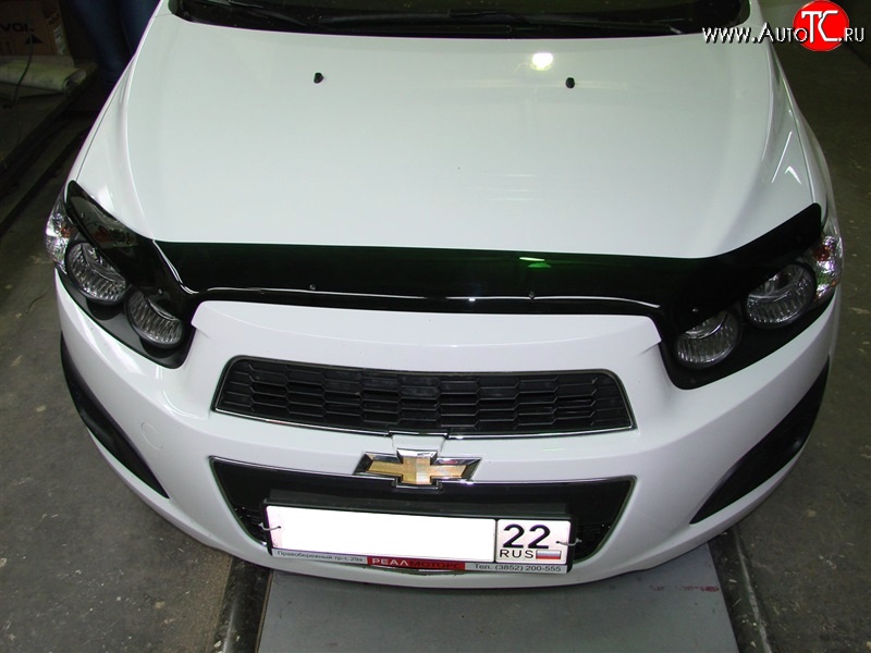 2 699 р. Дефлектор капота SIM Chevrolet Aveo T300 седан (2011-2015)  с доставкой в г. Пермь