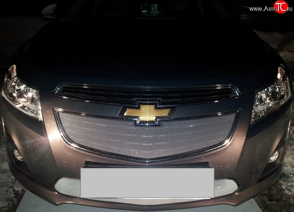 1 599 р. Сетка в решетку радиатора Russtal Chevrolet Cruze J300 седан рестайлинг (2012-2015) (хром)  с доставкой в г. Пермь