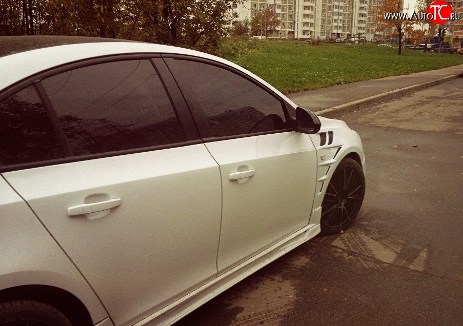 6 449 р. Передние крылья Sport Chevrolet Cruze J300 седан дорестайлинг (2009-2012) (Неокрашенные)  с доставкой в г. Пермь