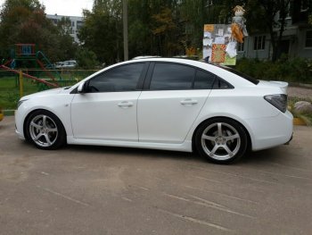 4 099 р. Пороги накладки пластиковые CT Chevrolet Cruze J300 седан рестайлинг (2012-2015) (Неокрашенные)  с доставкой в г. Пермь. Увеличить фотографию 3