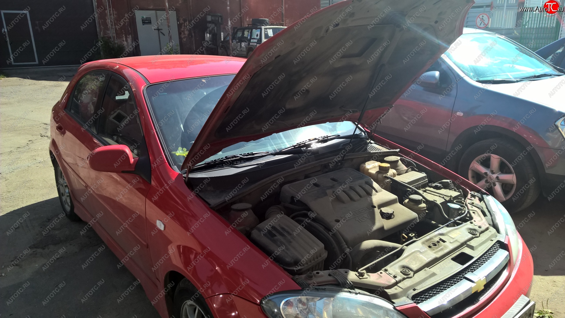 1 449 р. Упор капота Russtal Chevrolet Lacetti хэтчбек (2002-2013)  с доставкой в г. Пермь