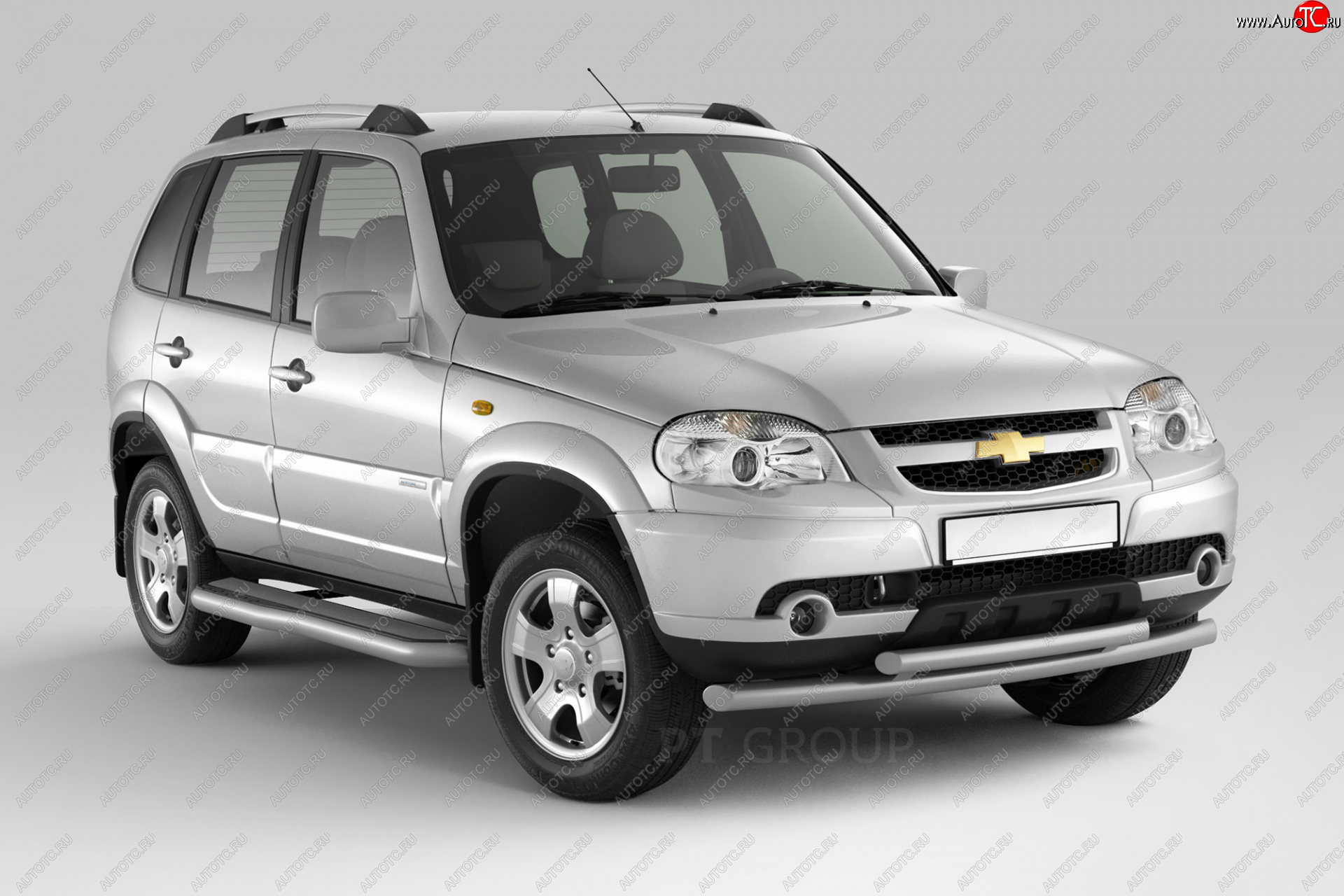 11 929 р. Порожки для ног из трубы Ø51 с алюминиевой фигурной площадкой Petroil Tuning  Chevrolet Niva  2123 (2009-2020), Лада 2123 (Нива Шевроле) (2009-2021) (Сталь полимерным покрытием в цвет: серебристый ❞Искра❝)  с доставкой в г. Пермь