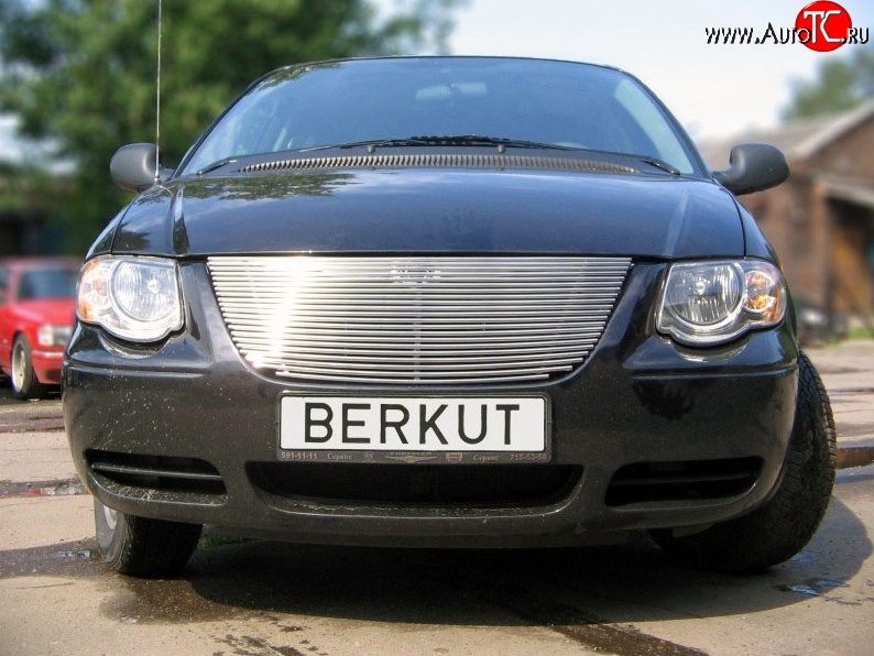 8 399 р. Декоративная вставка решетки радиатора (рестайлинг) Berkut Chrysler Voyager RG минивэн дорестайлинг (2000-2004)  с доставкой в г. Пермь