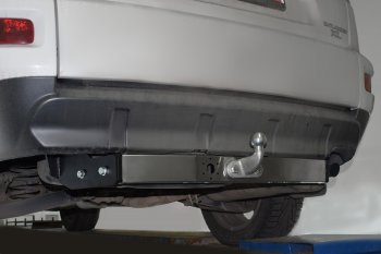 16 259 р. Фаркоп PT GROUP /тип F/ с НЕРЖ накладкой MITSUBISHI Outlander XL 2007-2012/ CITROEN С-Сrosser 2007-2012/ PEUGEOT  CITROEN C-crosser (2007-2012), Mitsubishi Outlander  XL (2005-2013), Peugeot 4007 (2007-2012)  с доставкой в г. Пермь. Увеличить фотографию 2