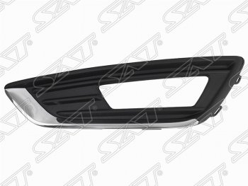 Левая оправа противотуманной фары SAT (с хром. молдингом) Ford Focus  3 (2014-2019) седан рестайлинг, универсал рестайлинг, хэтчбэк рестайлинг
