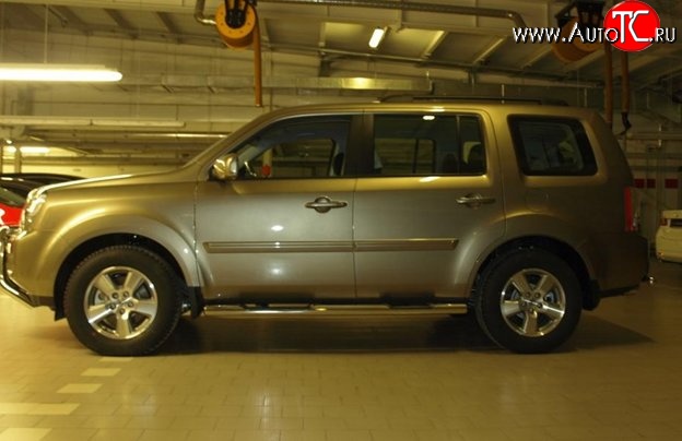 11 799 р. Защита порогов из круглой трубы диаметром 76 мм Металл Дизайн  Honda Pilot  YF4 (2008-2015) дорестайлинг, рестайлинг  с доставкой в г. Пермь