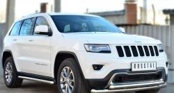 83 999 р. Защита порогов с пластиковыми вставками для ног из круглой трубы диаметром 76 мм Russtal Jeep Grand Cherokee WK2 дорестайлинг (2010-2013) (Защита порогов с со скосами на торцах (вариант 1))  с доставкой в г. Пермь. Увеличить фотографию 3