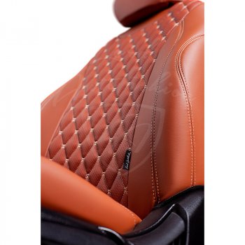 10 899 р. Чехлы для сидений Lord Autofashion Байрон (экокожа, раздельная спинка, 3 П-образных подголовника) KIA Cerato 4 BD дорестайлинг, хэтчбэк (2018-2021) (Коричневый, вставка коричневая, строчка бежевая)  с доставкой в г. Пермь. Увеличить фотографию 3