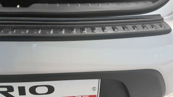 1 099 р. Накладка защитная на задний бампер Petroil Tuning  KIA Rio  4 FB (2016-2020) дорестайлинг седан (Текстурная поверхность)  с доставкой в г. Пермь. Увеличить фотографию 2