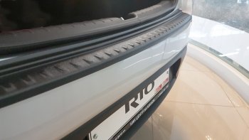 1 099 р. Накладка защитная на задний бампер Petroil Tuning  KIA Rio  4 FB (2016-2020) дорестайлинг седан (Текстурная поверхность)  с доставкой в г. Пермь. Увеличить фотографию 3