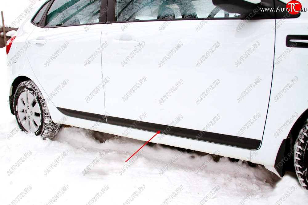 1 159 р. Молдинг двери RA (вариант 1, передний правый)  KIA Rio  3 QB (2011-2017) дорестайлинг седан, хэтчбек 5 дв. дорестайлинг, рестайлинг седан, хэтчбек 5 дв. рестайлинг (Поверхность шагрень)  с доставкой в г. Пермь
