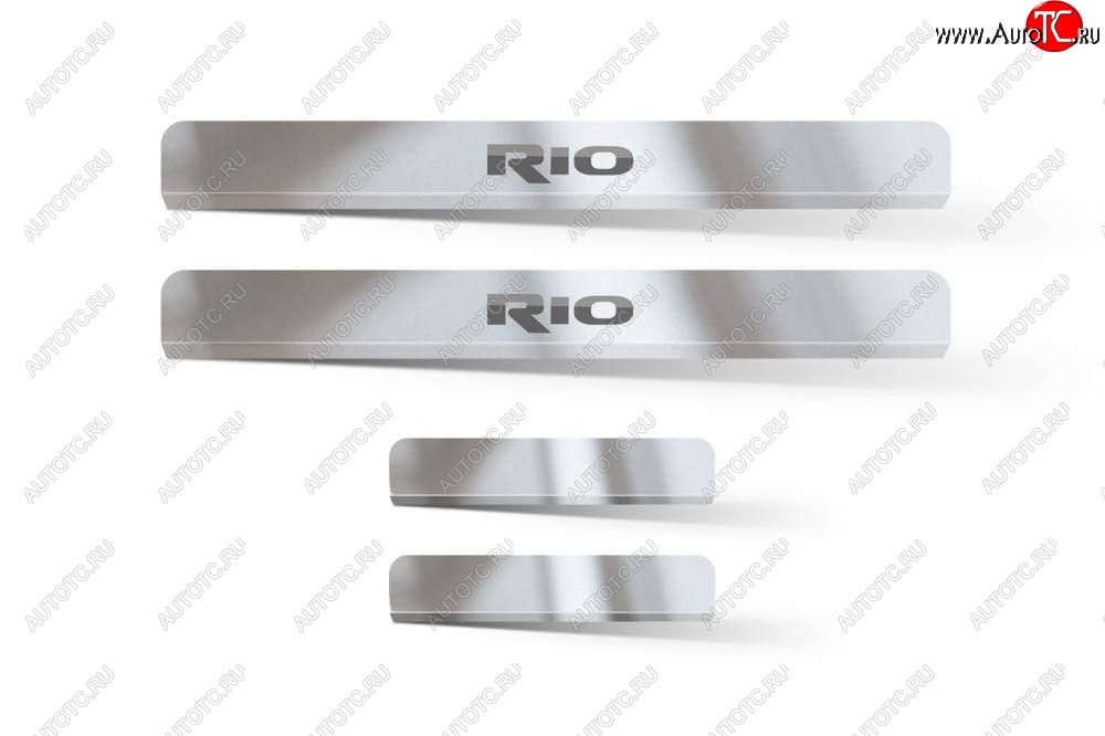 2 429 р. Пороги накладки в проем дверей Petroil Tuning  KIA Rio  3 QB (2011-2017) дорестайлинг седан, дорестайлингхэтчбек5дв., рестайлинг седан, рестайлингхэтчбек5дв. (Нержавейка полированная с надписью)  с доставкой в г. Пермь