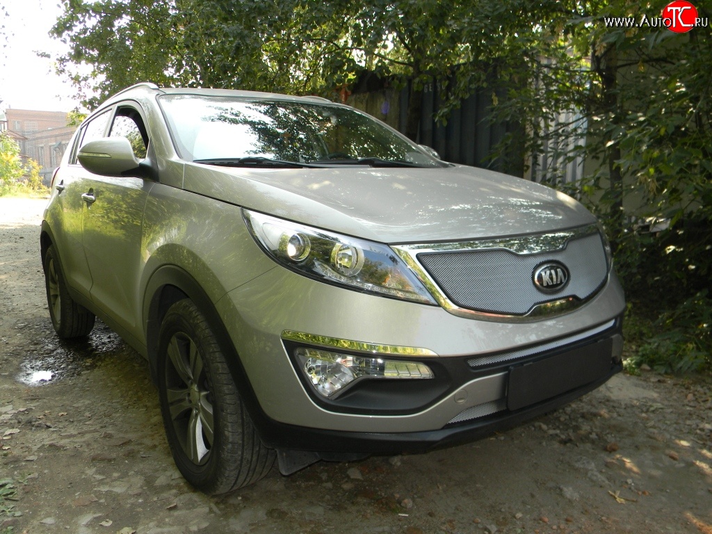 1 379 р. Средняя сетка на бампер Russtal (хром) KIA Sportage 3 SL дорестайлинг (2010-2014)  с доставкой в г. Пермь
