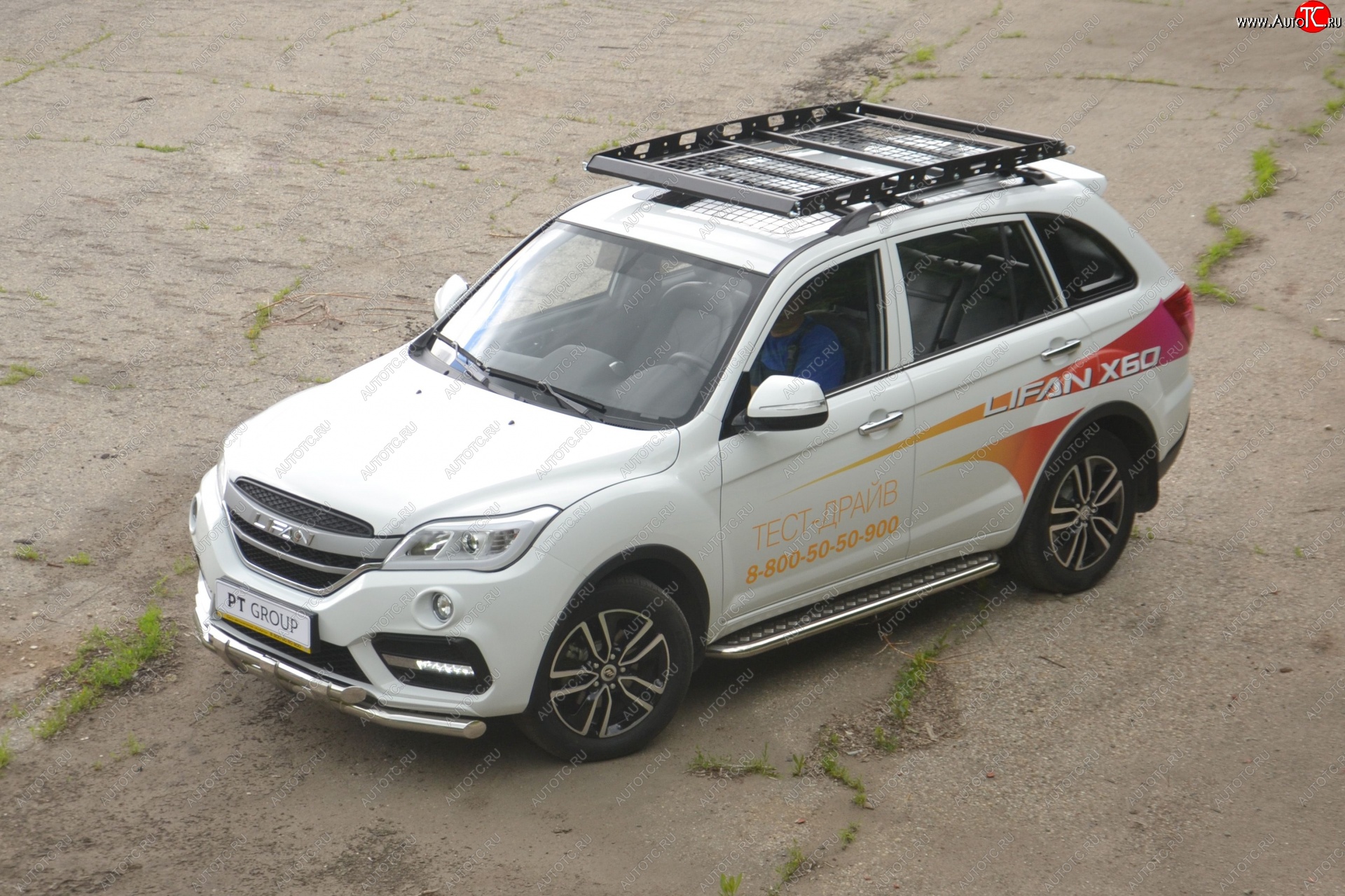 26 349 р. Порожки для ног из трубы Ø51 с алюминиевой площадкой Petroil Tuning  Lifan X60 (2016-2025) 2-ой рестайлинг (Нержавеющая полированная сталь)  с доставкой в г. Пермь