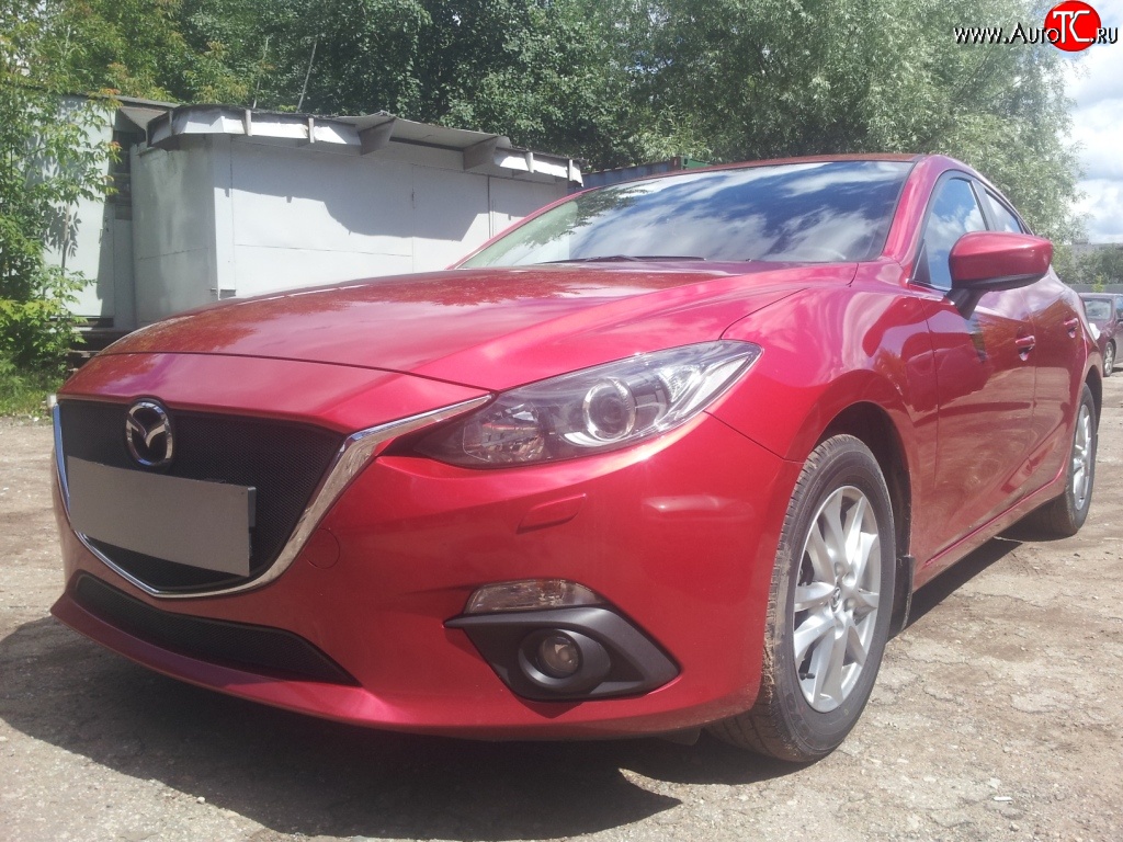 2 599 р. Сетка в решетку радиатора (под номерной знак)Russtal Mazda 3/Axela BM дорестайлинг, хэтчбэк (2013-2016) (черная)  с доставкой в г. Пермь