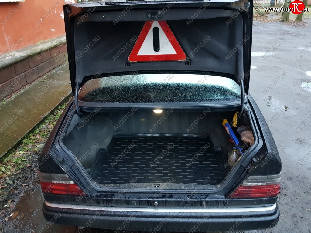 1 479 р. Коврик в багажник Aileron  Mercedes-Benz E-Class  W124 (1984-1993) седан дорестайлинг  с доставкой в г. Пермь