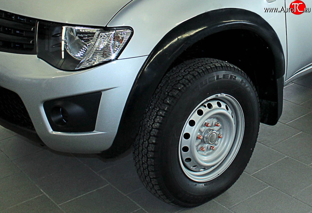 7 599 р. Комплект накладок на колёсные арки RA с выносом 50 мм Single Cab Mitsubishi L200 5 KK,KL рестайлинг (2018-2022) (Комплект на 4 арки, Поверхность глянец (под окраску), Неокрашенный)  с доставкой в г. Пермь