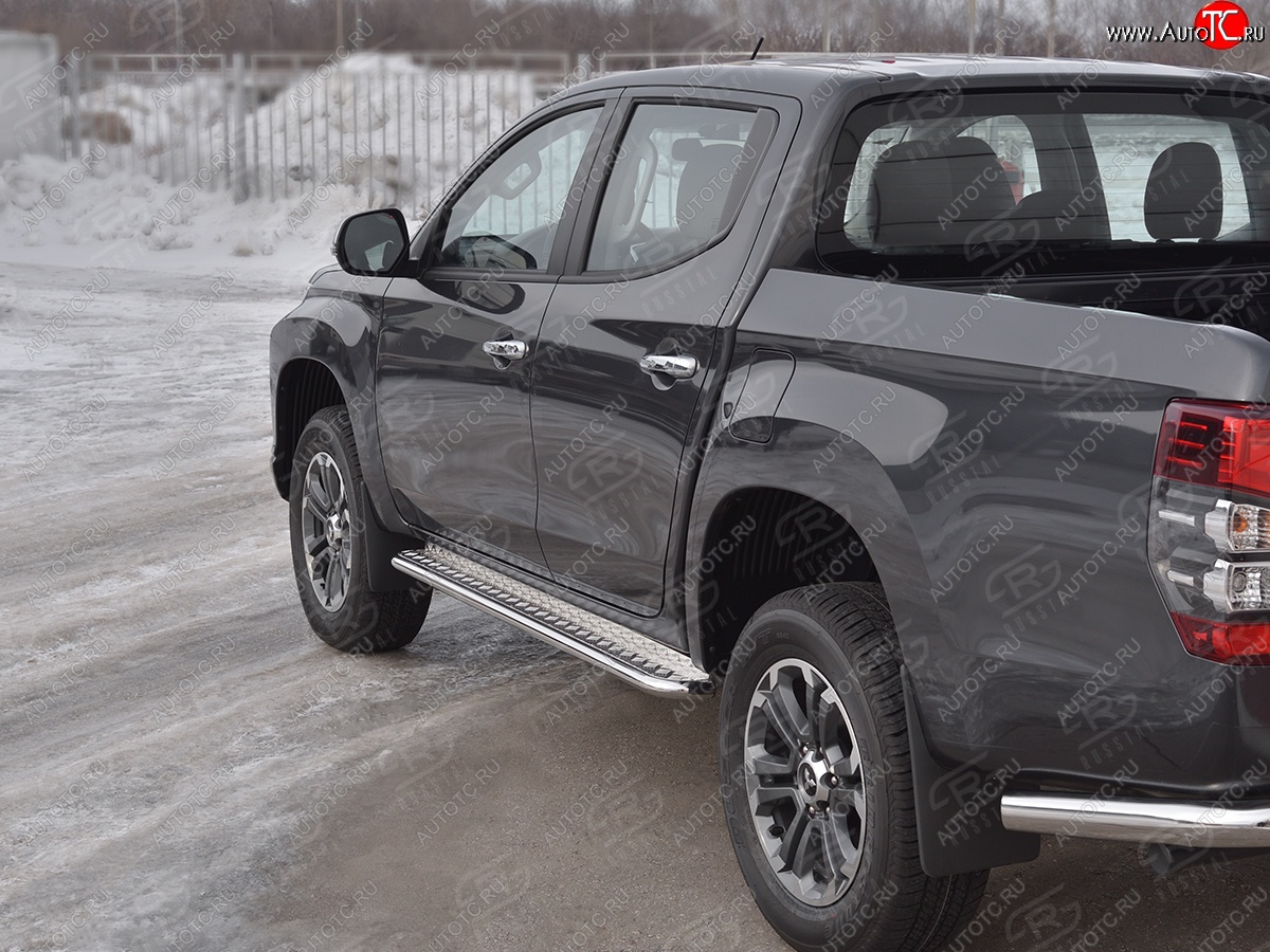 22 999 р. Порожки для ног SLITKOFF (Ø42 мм)  Mitsubishi L200  5 KK,KL (2018-2022) рестайлинг (Лист алюминиевый, труба - сталь окрашенная в черный цвет)  с доставкой в г. Пермь
