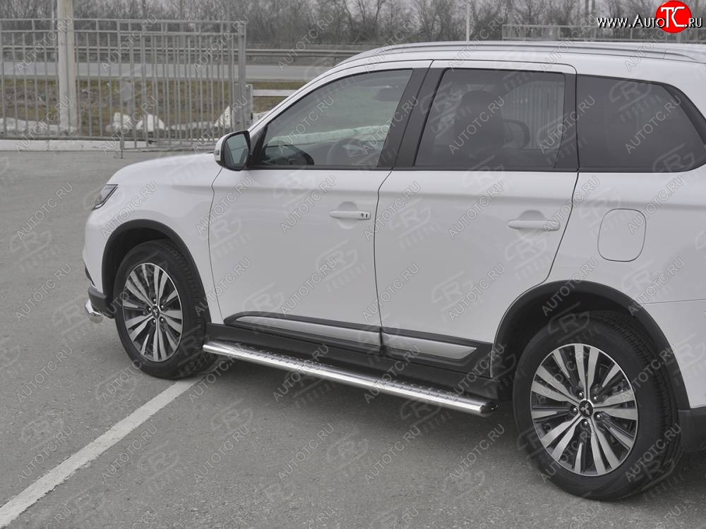 19 399 р. Защита порогов (Ø120x60 мм с проступью, нержавейка) Russtal Mitsubishi Outlander GF 3-ий рестайлинг (2018-2022)  с доставкой в г. Пермь