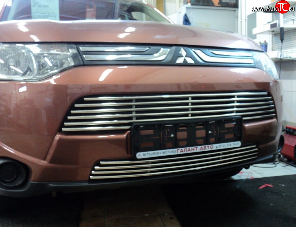 3 899 р. Нижняя декоративная вставка воздухозаборника Berkut Mitsubishi Outlander GF дорестайлинг (2012-2014)  с доставкой в г. Пермь