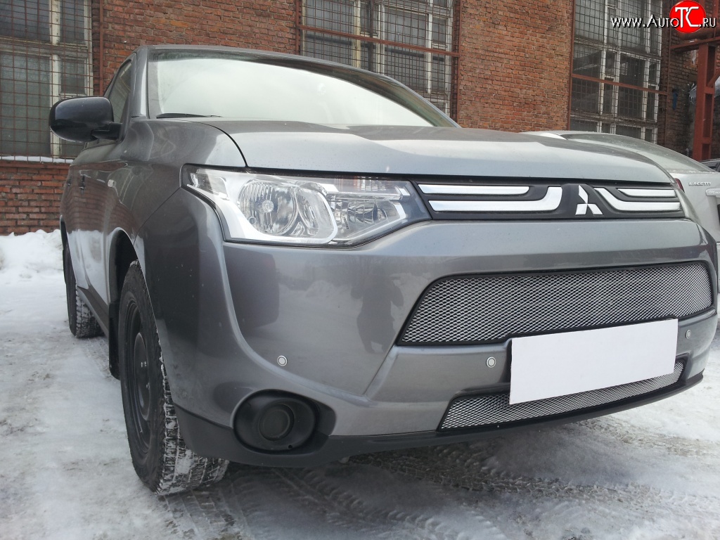 2 599 р. Сетка на бампер (рестайлинг) Russtal (хром) Mitsubishi Outlander GF дорестайлинг (2012-2014)  с доставкой в г. Пермь