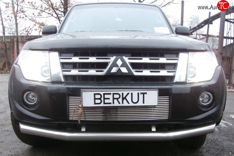 5 699 р. Декоративная вставка воздухозаборника (рестайлинг) Berkut Mitsubishi Pajero 4 V80 дорестайлинг (2006-2011)  с доставкой в г. Пермь