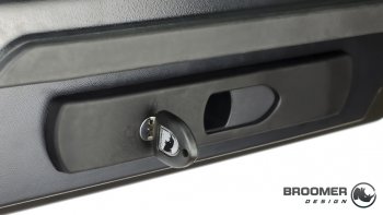 22 749 р. Багажный бокс Broomer Venture (420 л/189x89x40 см) на крышу   (Покрытие: шагрень, Цвет: чёрный)  с доставкой в г. Пермь. Увеличить фотографию 9