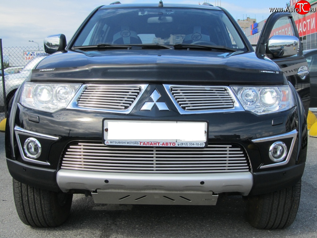 6 399 р. Декоративная вставка воздухозаборника Berkut Mitsubishi Pajero Sport PB дорестайлинг (2008-2013)  с доставкой в г. Пермь