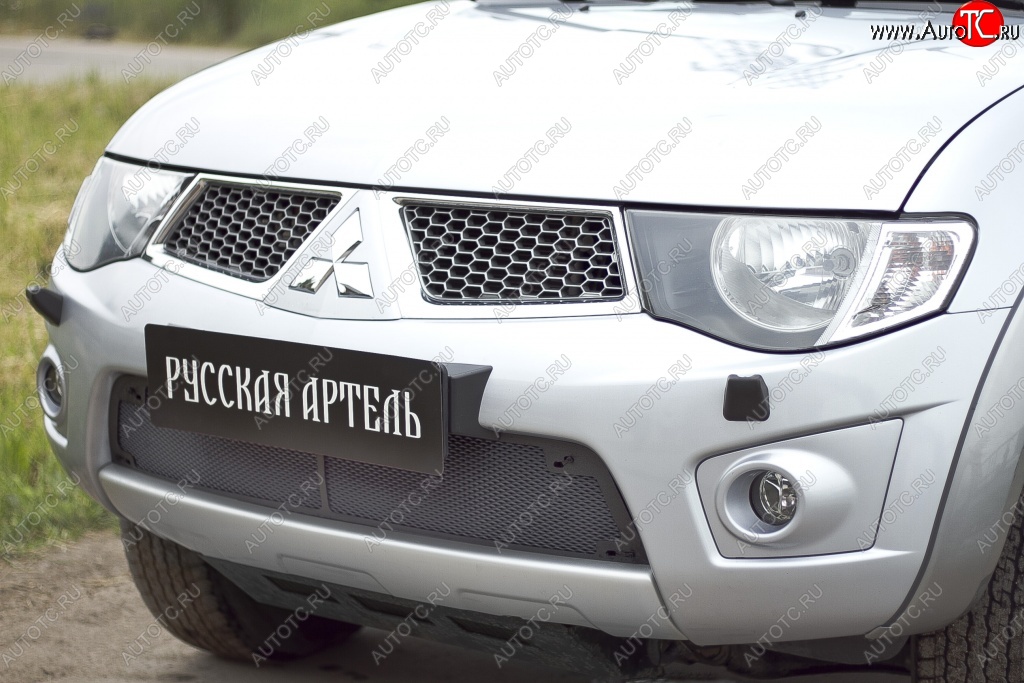 2 199 р. Защитная сетка решетки переднего бампера РА Mitsubishi Pajero Sport PB дорестайлинг (2008-2013)  с доставкой в г. Пермь