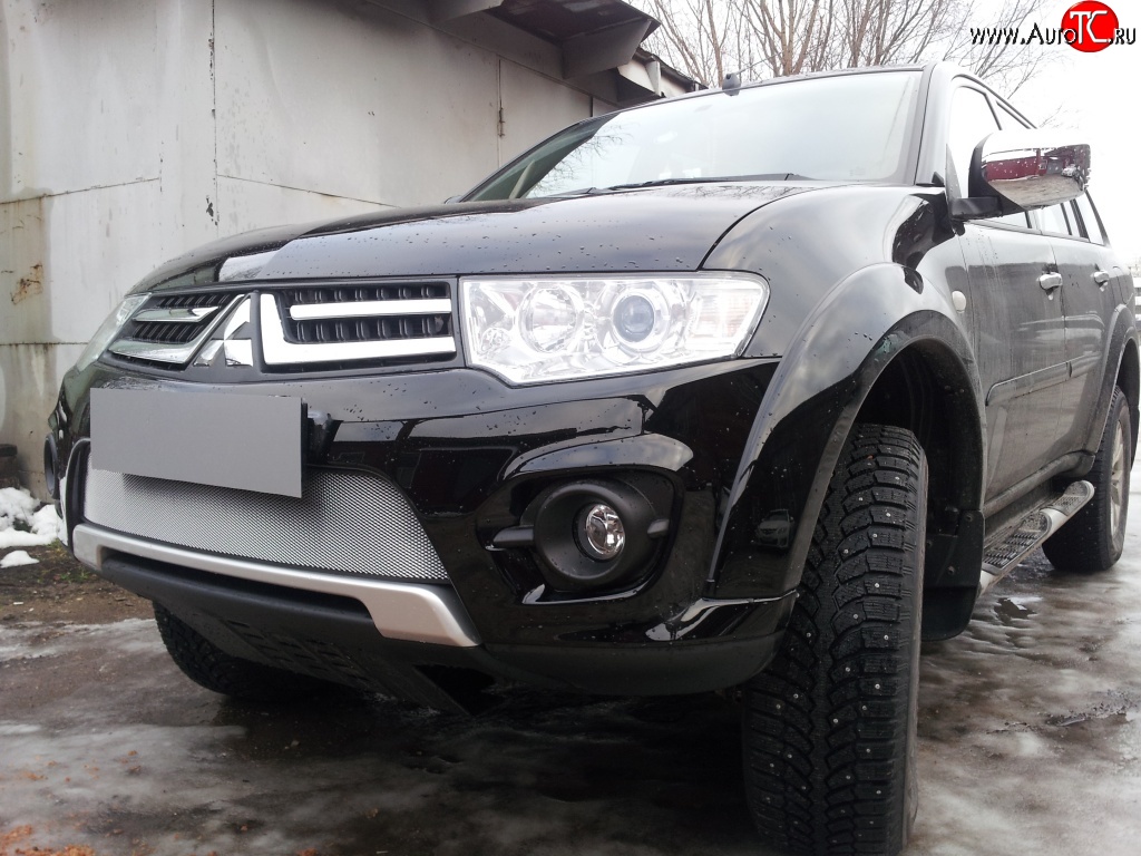 1 949 р. Сетка на бампер (рестайлинг) Russtal (хром) Mitsubishi Pajero Sport PB рестайлинг (2013-2017)  с доставкой в г. Пермь