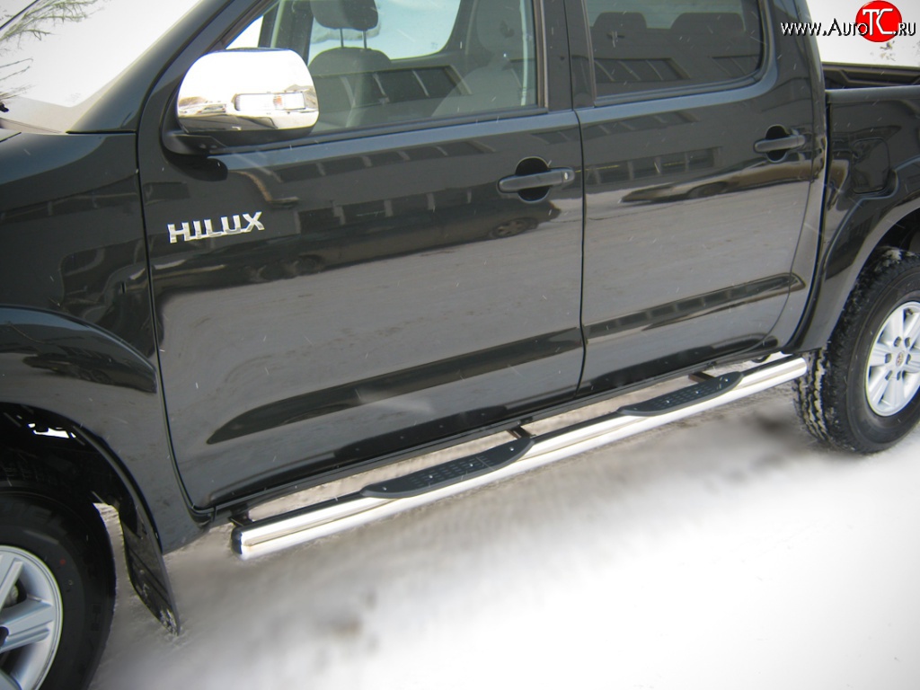 83 999 р. Защита порогов Russtal из трубы d76 мм с пластиковыми вставками для ног Toyota Hilux AN20,AN30  2-ой рестайлинг (2011-2016) (Защита порогов с со скосами на торцах (вариант 1))  с доставкой в г. Пермь