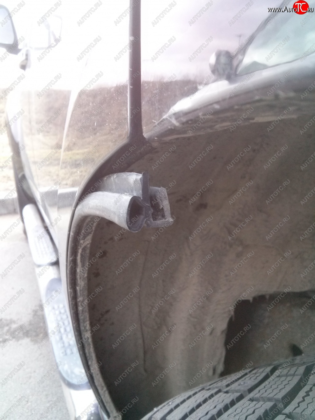 8 349 р. Уплотнитель между задней дверью и аркой колеса Оригинал Nissan Pathfinder R51 дорестайлинг (2004-2007)  с доставкой в г. Пермь