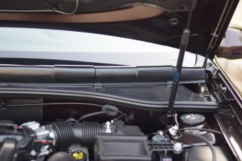 2 889 р. Накладка в проем стеклоочистителей переднего стекла (жабо) Petroil Tuning  Nissan Terrano  D10 (2013-2022), Renault Duster  HS (2010-2021)  с доставкой в г. Пермь. Увеличить фотографию 5