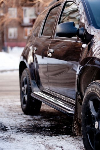 15 899 р. Порожки для ног из трубы Ø51 с алюминиевой площадкой Petroil Tuning Эстонец  Nissan Terrano  D10 (2013-2022), Renault Duster  HS (2010-2021) (Черный (Шагрень))  с доставкой в г. Пермь. Увеличить фотографию 4