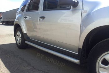 7 249 р. Защита порогов вогнутая из трубы Ø63 Petroil Tuning Renault Duster HS дорестайлинг (2010-2015) (Серебристый (Искра) ППК)  с доставкой в г. Пермь. Увеличить фотографию 2