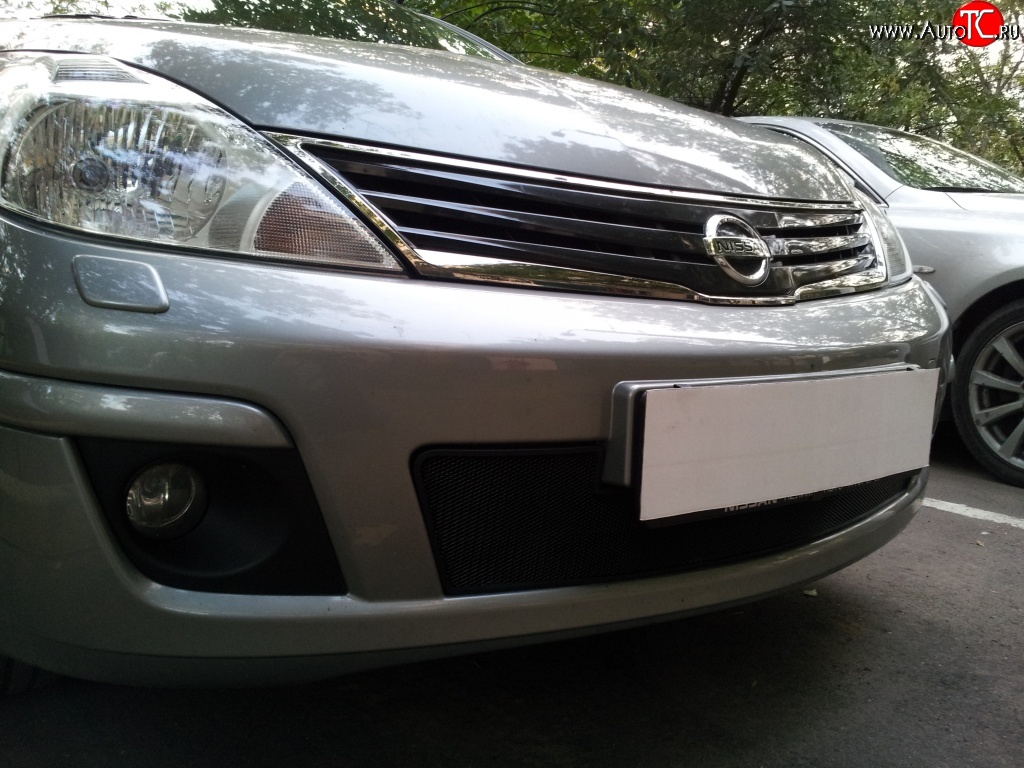 1 839 р. Сетка на бампер Russtal (черная) Nissan Tiida 1 седан C11 рестайлинг (2010-2014)  с доставкой в г. Пермь