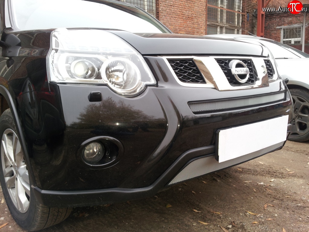 1 999 р. Средняя сетка на бампер Russtal (хром) Nissan X-trail 2 T31 рестайлинг (2010-2015)  с доставкой в г. Пермь