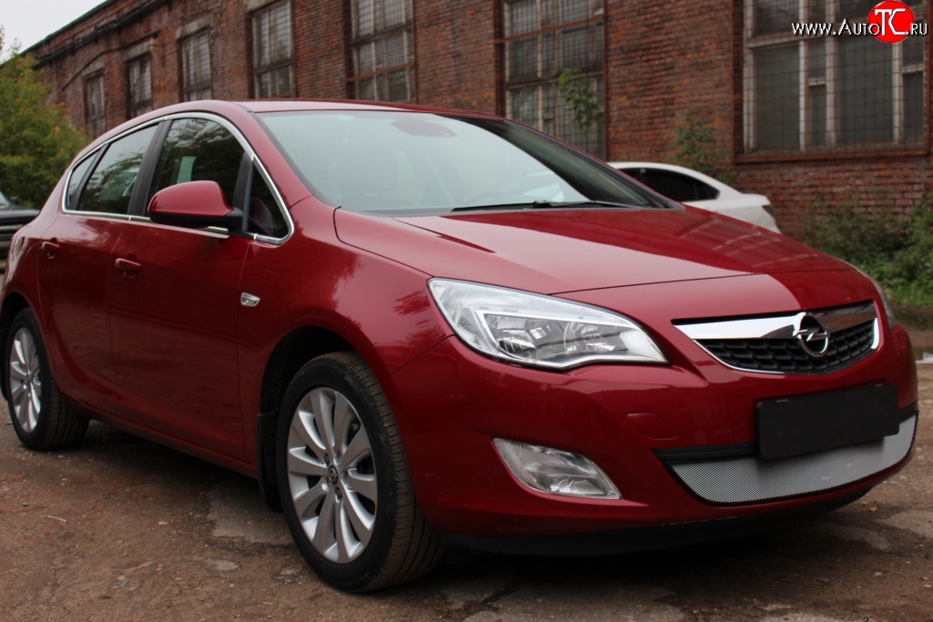 1 539 р. Сетка на бампер Russtal (хром) Opel Astra J хэтчбек 5 дв. дорестайлинг (2009-2012)  с доставкой в г. Пермь