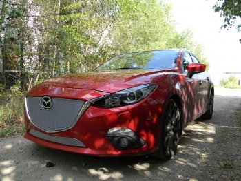 3 889 р. Защитная сетка в бампер (низ, ячейка 4х10 мм) Alfeco Премиум Mazda 3/Axela BM дорестайлинг седан (2013-2016) (Хром)  с доставкой в г. Пермь. Увеличить фотографию 2