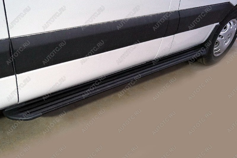 17 649 р. Правый порог алюминиевый Slim line ТСС Тюнинг  Sollers Atlant (2022-2025) автобус, цельнометаллический фургон (Black)  с доставкой в г. Пермь