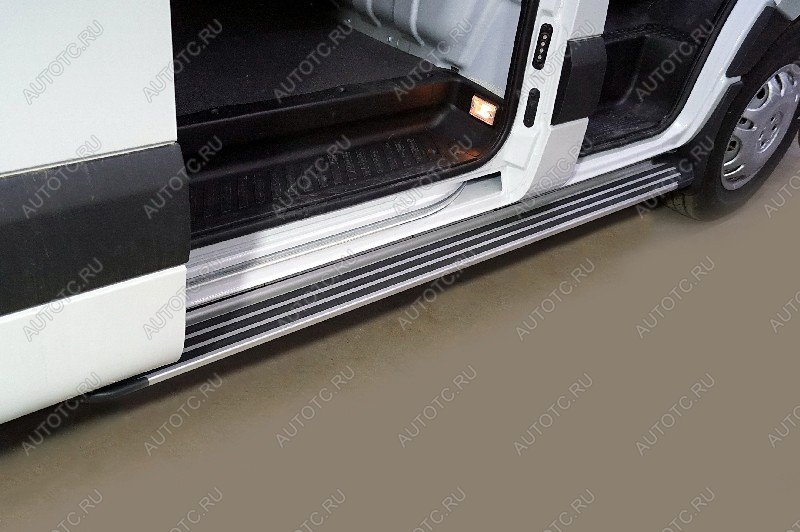35 699 р. Порог с площадкой d 42,4 мм ТСС Тюнинг  Sollers Atlant (2022-2025) автобус, цельнометаллический фургон (нержавеющий лист)  с доставкой в г. Пермь