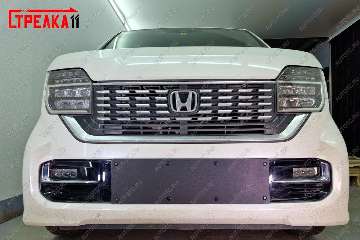 1 099 р. Зимняя заглушка решетки радиатора (низ) (РФ номер) Стрелка11  Honda N-WGN  JH3,JH4 (2019-2022) дорестайлинг (черная)  с доставкой в г. Пермь