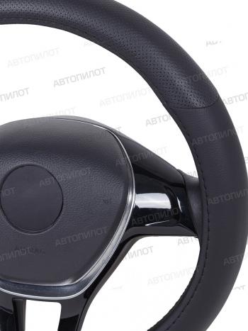 799 р. Оплётка на руль (37-39см GP57145 в цвет чехлов АВТОПИЛОТ кож/зам) Автопилот   (черный)  с доставкой в г. Пермь. Увеличить фотографию 2