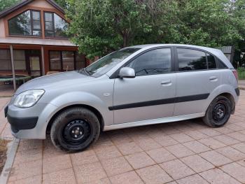 3 499 р. Пластиковые накладки порогов Фанат Тюнинг KIA Rio 2 JB дорестайлинг, хэтчбэк 5 дв. (2005-2009) (неокрашенные (глянец под окраску))  с доставкой в г. Пермь. Увеличить фотографию 2